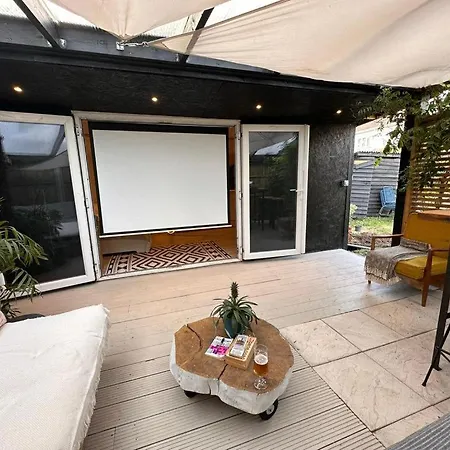 El Nido - Cosy Cabin In Southbourne, 5 Mins From Beach-3